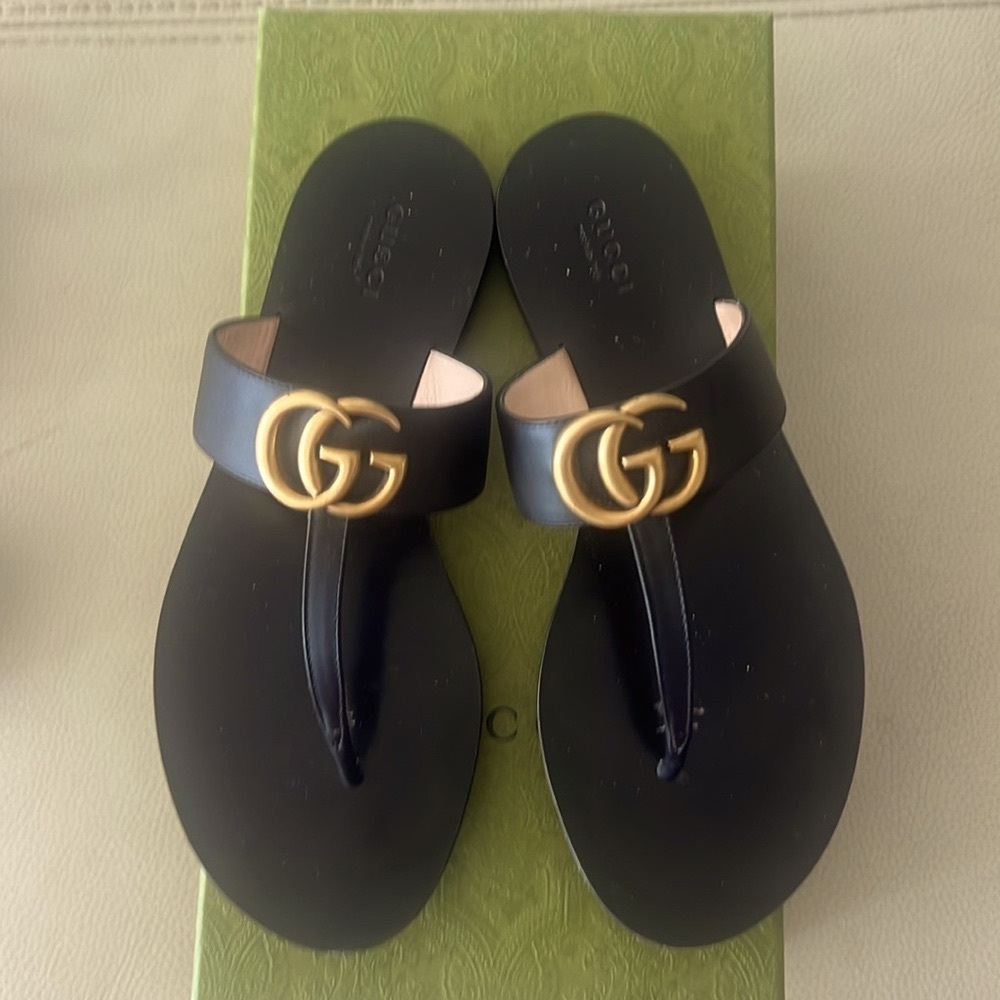 Gucci Flat Marmont Leather Sandals